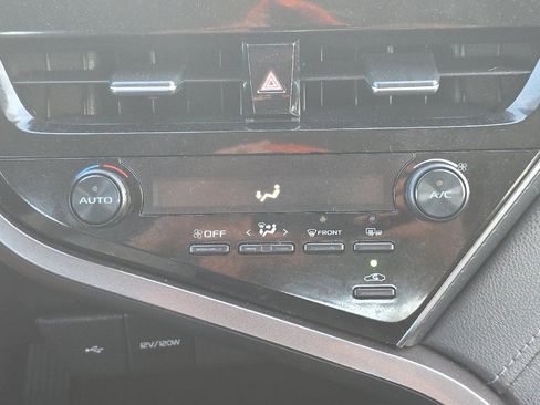 Used 2023 Toyota Camry SE FWD image 18