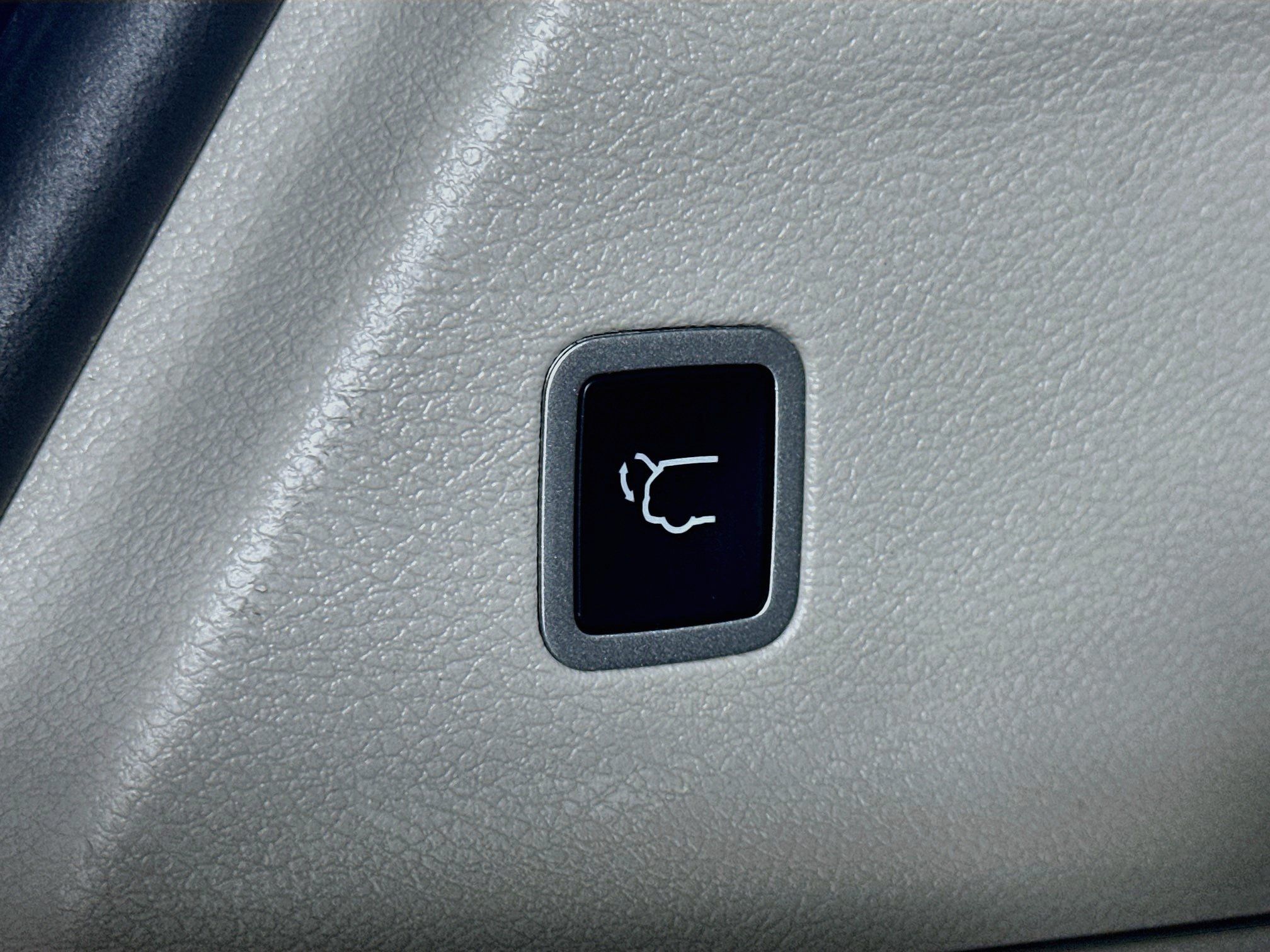 Used 2023 Chrysler Pacifica Touring-L FWD image 29
