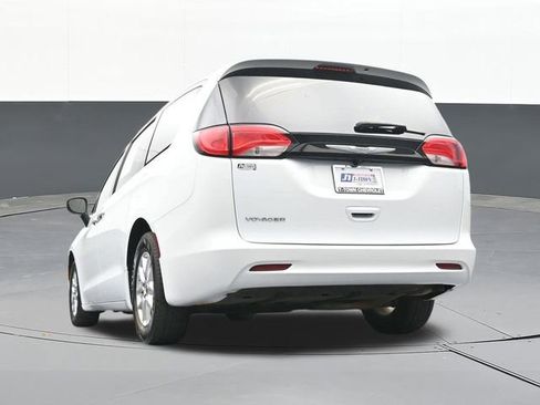 Used 2022 Chrysler Voyager LX FWD image 49