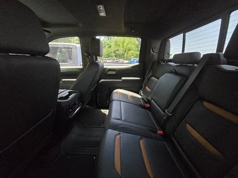 Used 2024 GMC Sierra 1500 AT4 w/ Technology Package AWD/4WD image 14