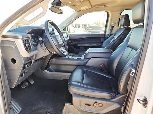 Used 2024 Ford Expedition XLT RWD image 12