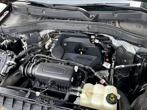 Used 2020 Ford Explorer XLT w/ Equipment Group 202A image 32