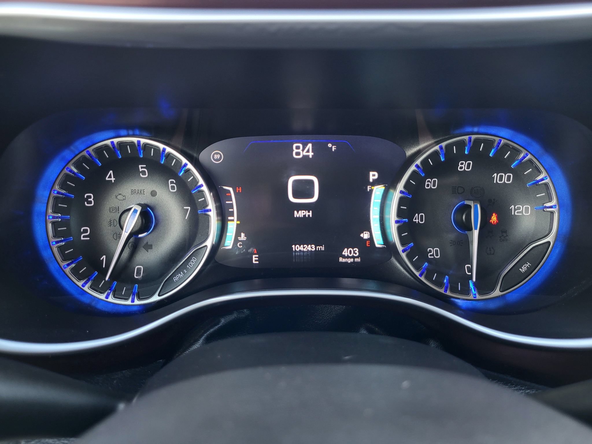 Used 2017 Chrysler Pacifica Limited w/ Tire & Wheel Group FWD image 12