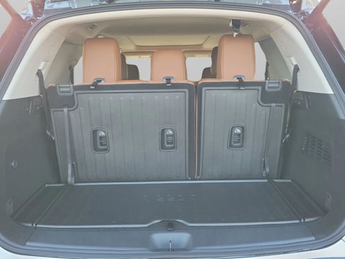 New 2025 Nissan Pathfinder Platinum image 9