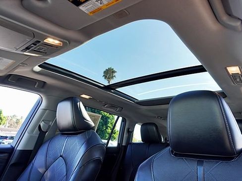 Used 2023 Toyota Highlander Platinum FWD image 16