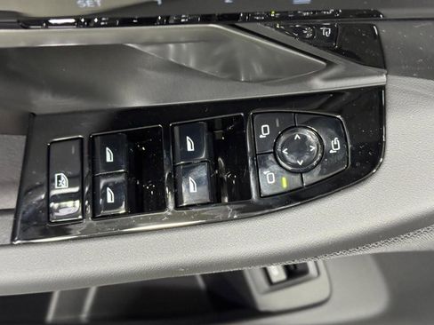 New 2026 BMW 530i xDrive w/ Convenience Package image 22