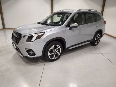 Used 2024 Subaru Forester Touring w/ Pop Package 2 image 4