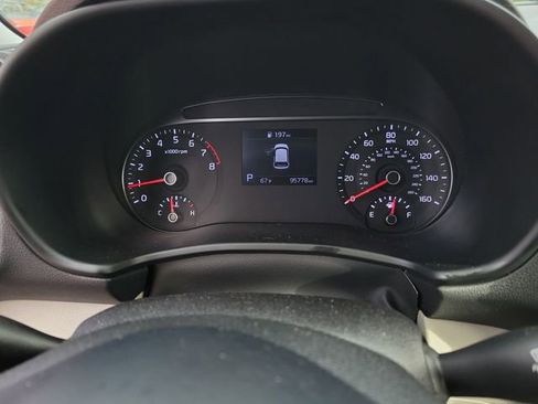 Used 2020 Kia Soul LX FWD image 19