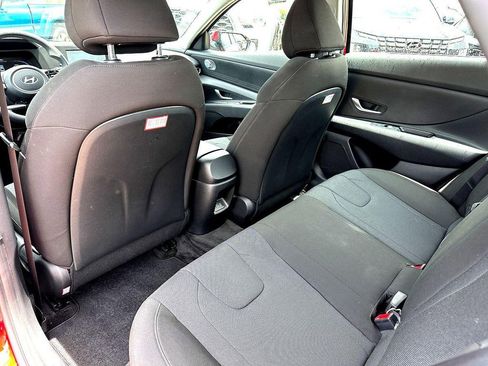 Used 2025 Hyundai Elantra SE image 26