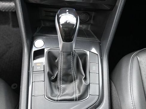 Used 2023 Volkswagen Tiguan SE w/ Panoramic Sunroof Package FWD image 25
