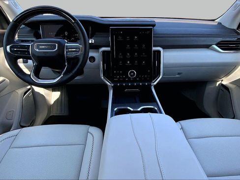 Used 2026 GMC Acadia Denali w/ Super Cruise Package FWD image 16