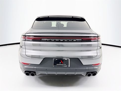 Certified 2025 Porsche Cayenne Coupe image 10