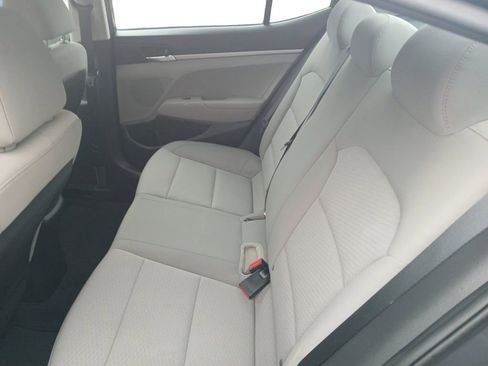 Used 2019 Hyundai Elantra SE FWD image 12