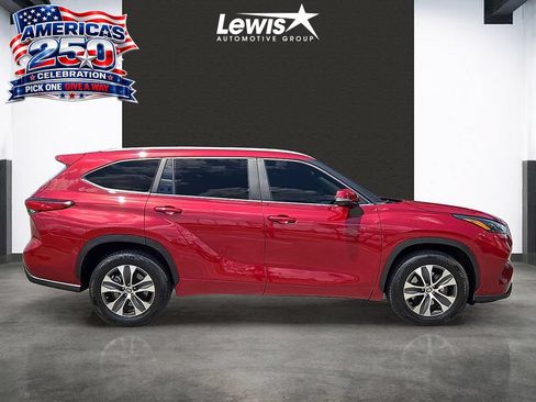 Used 2023 Toyota Highlander XLE FWD image 5