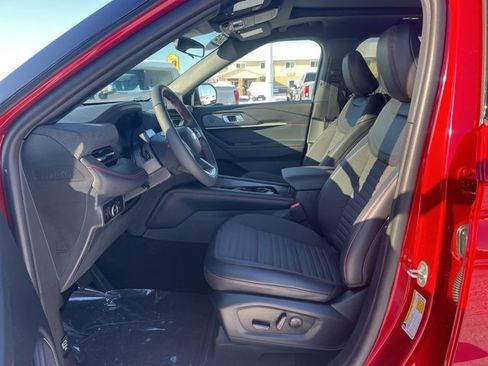Used 2025 Ford Explorer ST-Line image 12