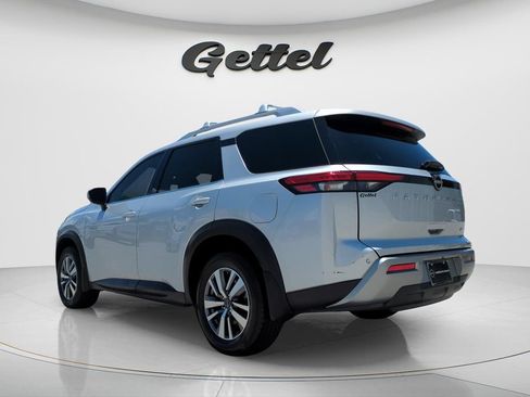 Certified 2022 Nissan Pathfinder SL FWD image 7