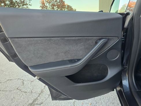 Used 2024 Tesla Model Y 2WD image 30