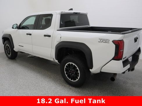 Certified 2025 Toyota Tacoma TRD Off-Road image 9