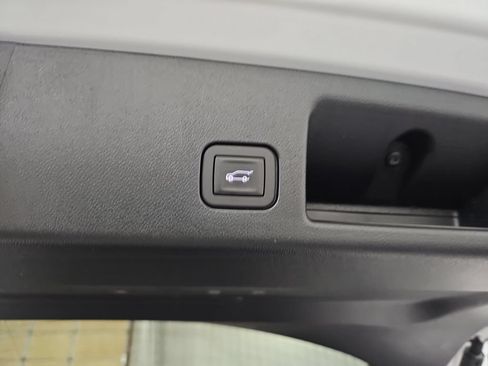 Used 2025 Chevrolet Equinox EV LT w/ LPO, All-Weather Mat Package FWD image 13