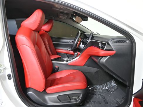 Used 2022 Toyota Camry XSE FWD image 13