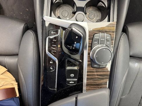 Used 2023 BMW 530e w/ Premium Package RWD image 15