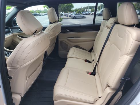 Used 2024 Jeep Grand Cherokee L Limited w/ Luxury Tech Group II RWD image 15