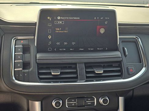 Used 2023 GMC Yukon SLT w/ SLT Premium Package image 29