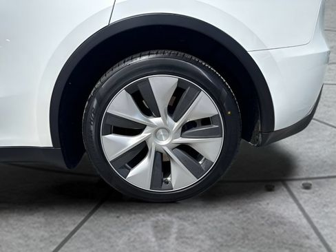 Used 2023 Tesla Model Y Long Range AWD/4WD image 35