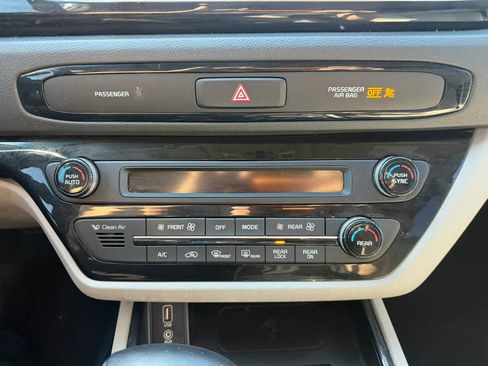 Used 2021 Kia Sedona EX w/ EX Premium Package FWD image 19