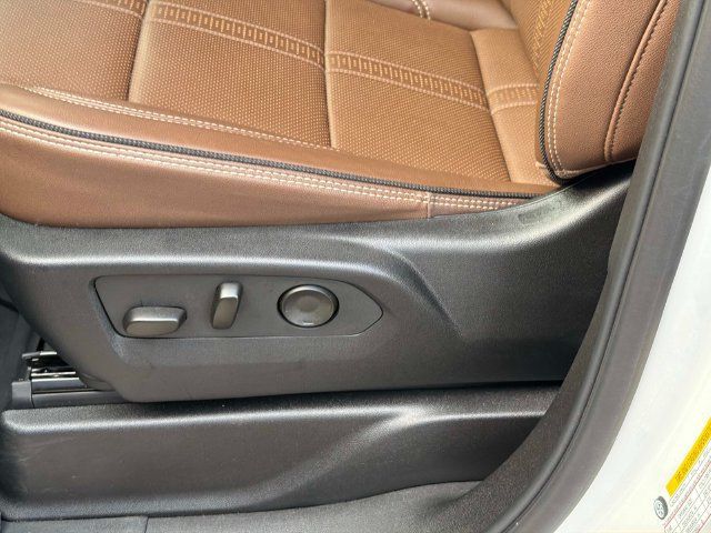 Used 2025 Chevrolet Tahoe High Country AWD/4WD image 21