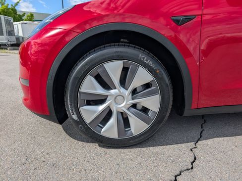 Used 2023 Tesla Model Y Long Range AWD/4WD image 11