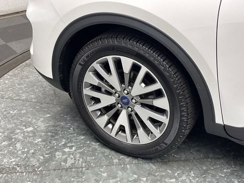 Certified 2022 Ford Escape Titanium AWD/4WD image 33