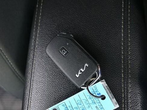 Used 2022 Kia Niro LXS image 18