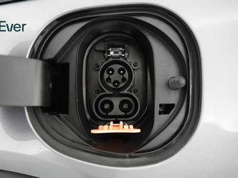 Used 2022 Chevrolet Bolt LT w/ Infotainment Package image 23