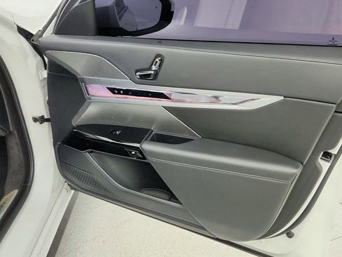 Used 2023 BMW 740i w/ Parking Assistance Package image 28