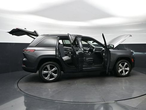 Used 2022 Jeep Grand Cherokee Limited RWD image 38