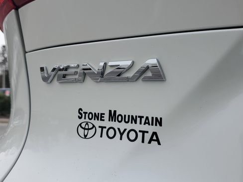 Used 2022 Toyota Venza LE image 8