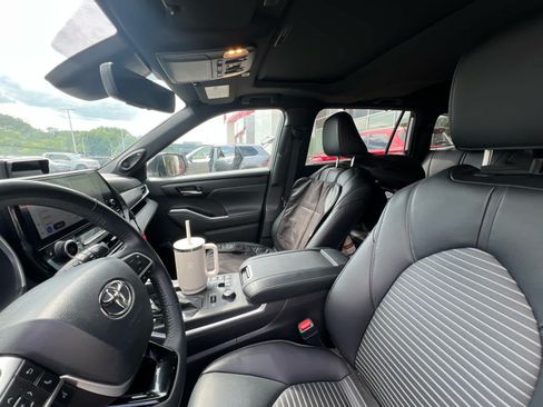 Used 2024 Toyota Highlander XSE AWD/4WD image 7