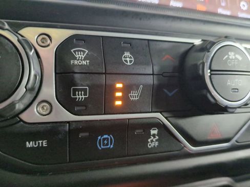 Used 2022 Jeep Wrangler Unlimited Sahara w/ Cold Weather Group image 26