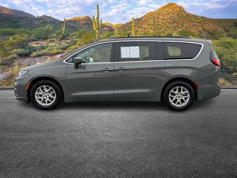 Used 2022 Chrysler Pacifica Touring-L image 7