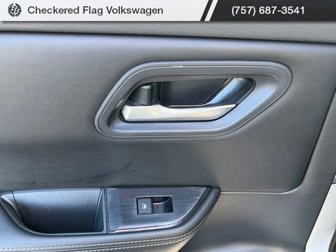 Used 2024 Nissan Rogue SV FWD image 23