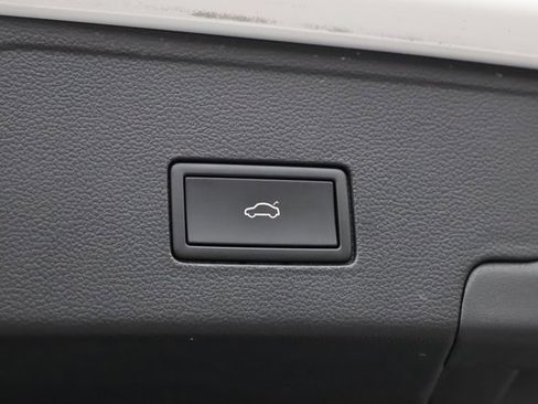 Used 2025 Volkswagen Atlas Cross Sport SE image 10