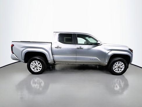 Used 2025 Toyota Tacoma SR5 image 3