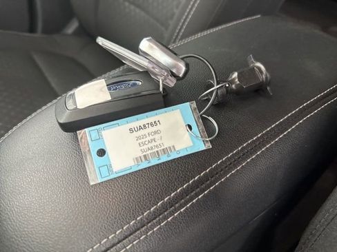 Used 2025 Ford Escape Active image 34