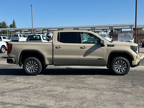 Used 2022 GMC Sierra 1500 AT4 w/ AT4 Premium Package AWD/4WD image 2