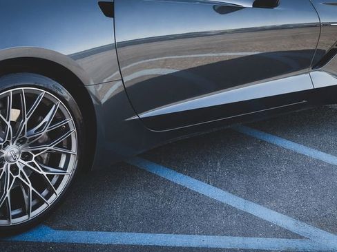 Used 2018 Chevrolet Corvette Stingray Coupe w/ 1LT RWD image 10