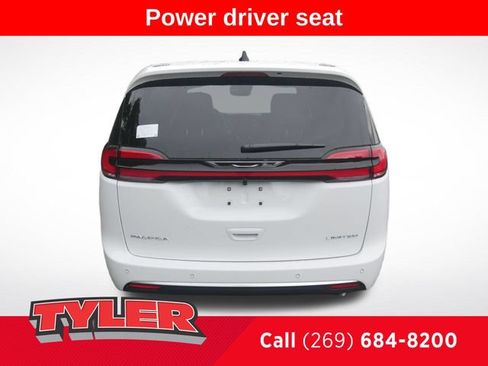 New 2027 Chrysler Pacifica Limited FWD image 7