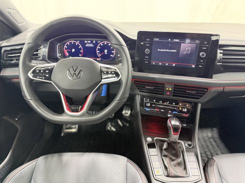 Used 2025 Volkswagen Jetta GLI Autobahn image 17