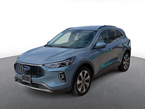 Used 2023 Ford Escape Platinum image 4