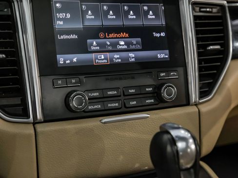 Used 2018 Porsche Macan image 25